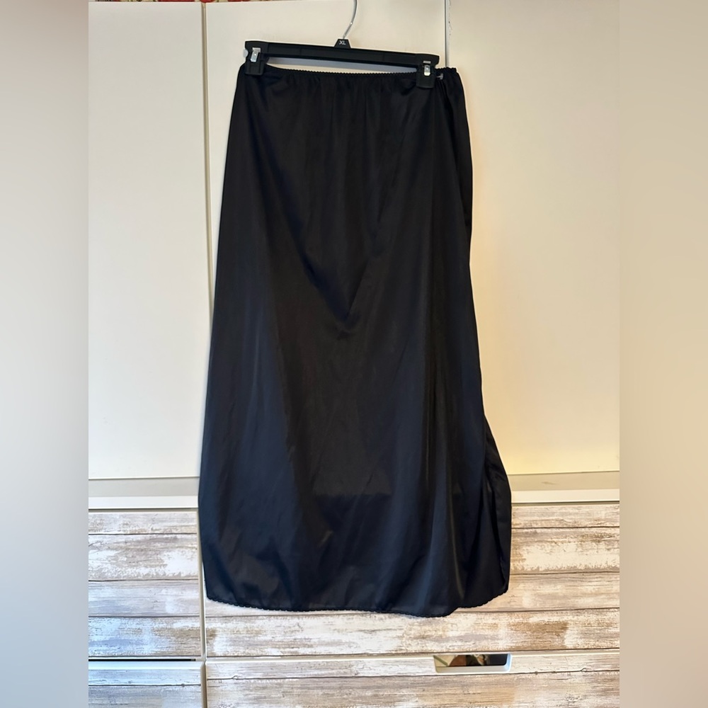 🖤 Vanity Fair Black Nylon Half Slip Size L 32” Made in USA